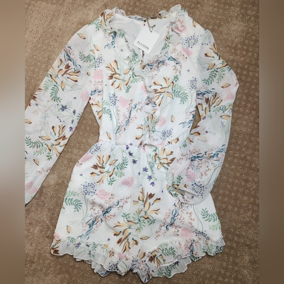 Long-sleeved Floral Romper - Picture 1 of 4